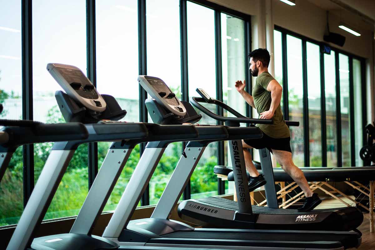 Wat mensen nu in de fitness doen, tart alle logica maar het werkt wel