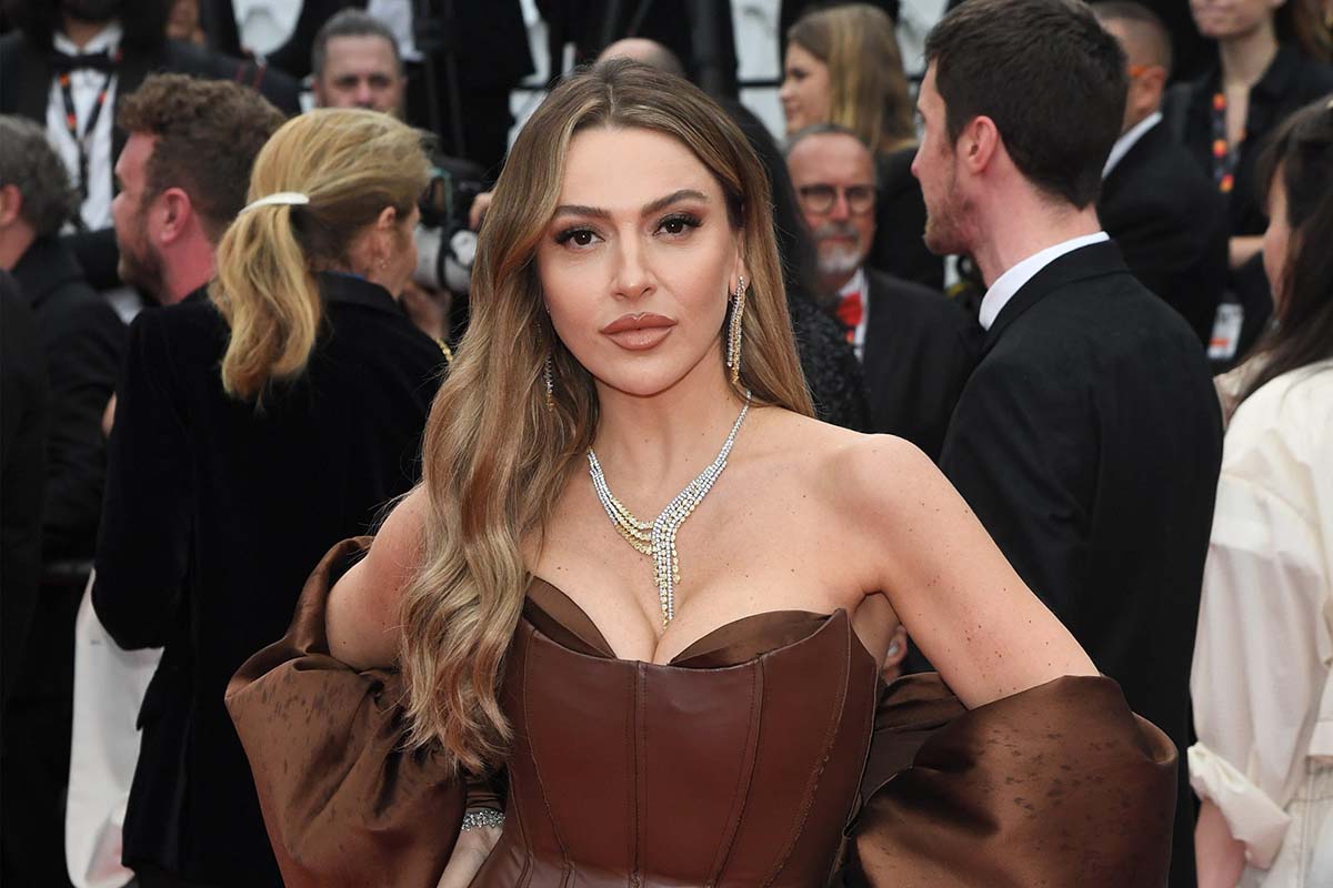 Zangeres Hadise opgepakt in verband met drugsonderzoek