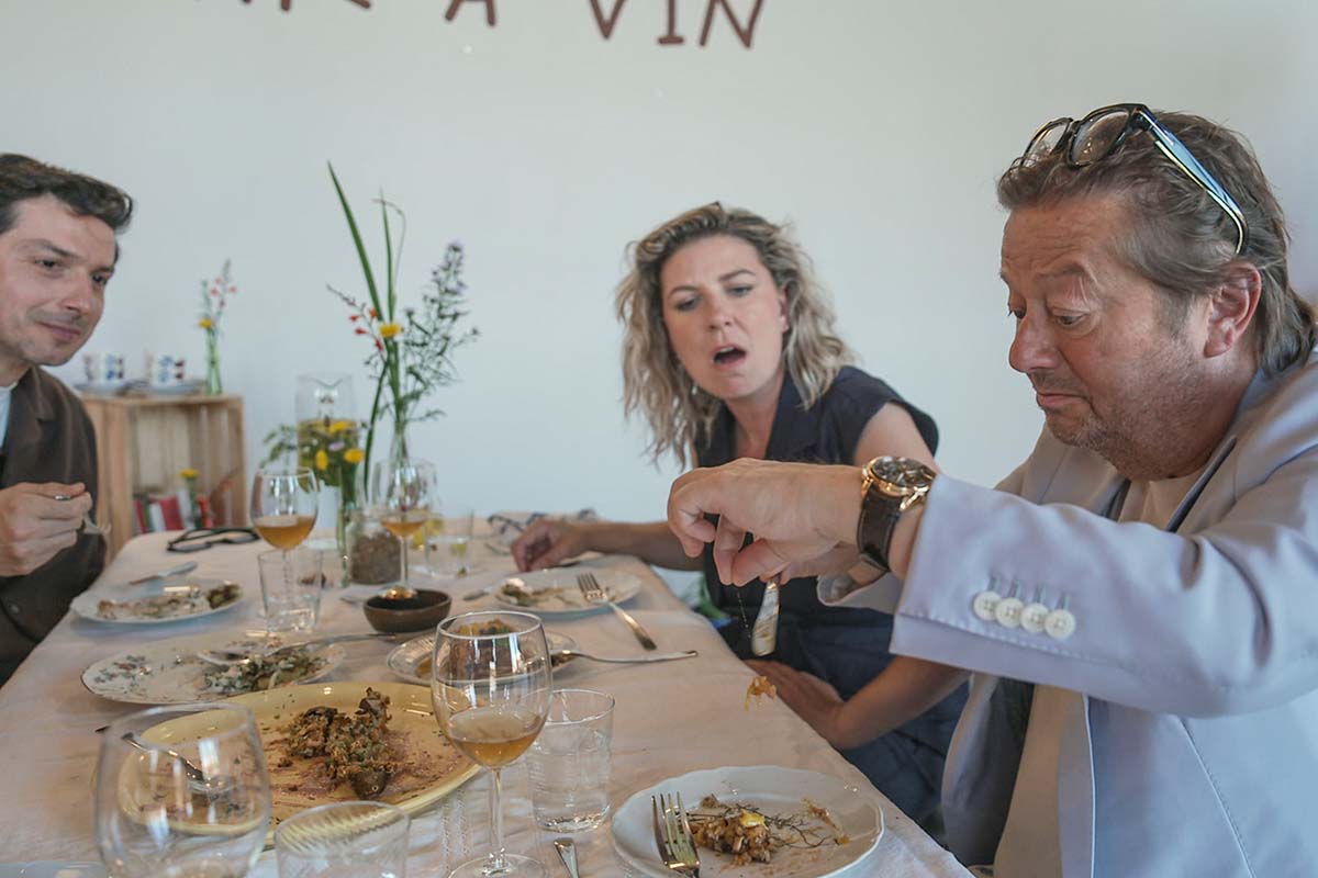Onaangename ontdekking in eerste aflevering van 'Mijn Restaurant': "Een wormpje op mijn vork!"