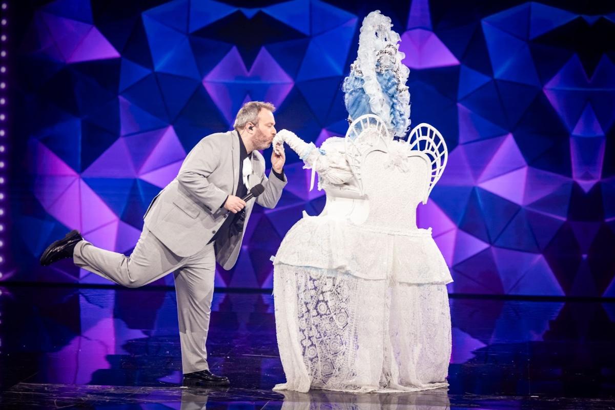 Viool blaast iedereen omver in The Masked Singer: kijkers unaniem na powerprestatie