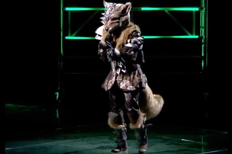 Het gaat helemaal mis voor Wolf in ‘The Masked Singer’