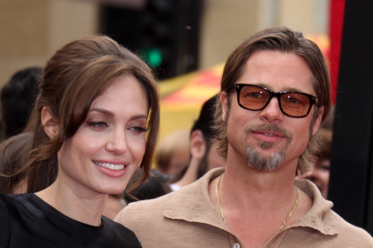 Zoon van Brad Pitt keihard voor zijn vader: “Heeft hij allemaal gedaan bij en m’n moeder”