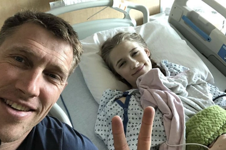 Axel Merckx heeft nieuws over zijn 14-jarige dochter die vecht tegen een tumor in de knie