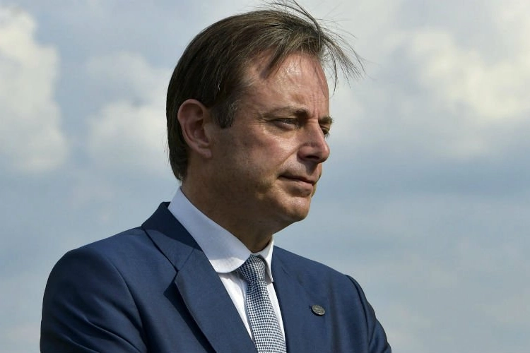 Bart De Wever ziet het somber in voor zijn zoon Hendrik: “Dat haal je nooit meer in”
