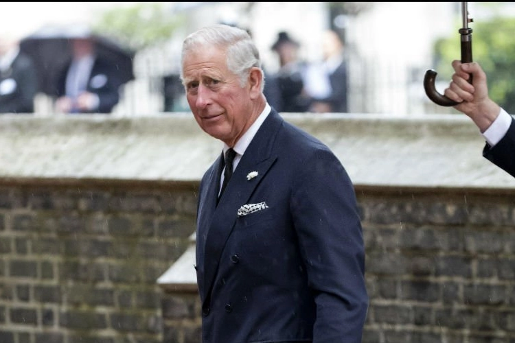 Britten maken zich grote zorgen om prins Philip na bezoek van zijn zoon prins Charles