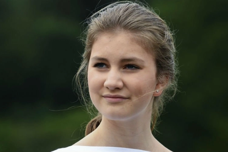 Foto’s tonen het duidelijk aan: “Prinses Elisabeth heeft twee gezichten”