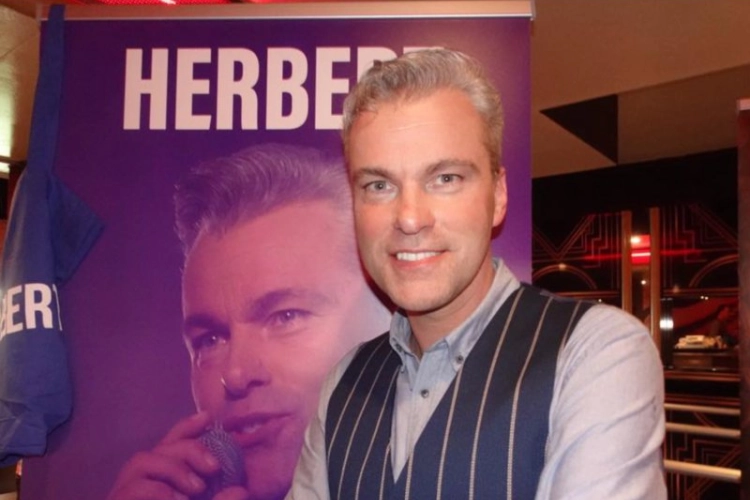Zanger Herbert Verhaeghe geschrokken na vreselijk nieuws: “Drie mensen op halve dag”