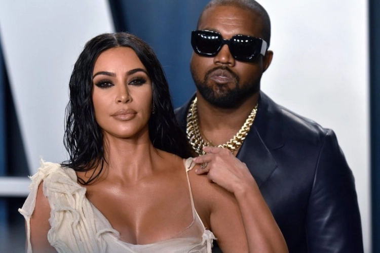 Kim Kardashian gooit al haar troeven in de strijd na relatiebreuk en gaat naakt 