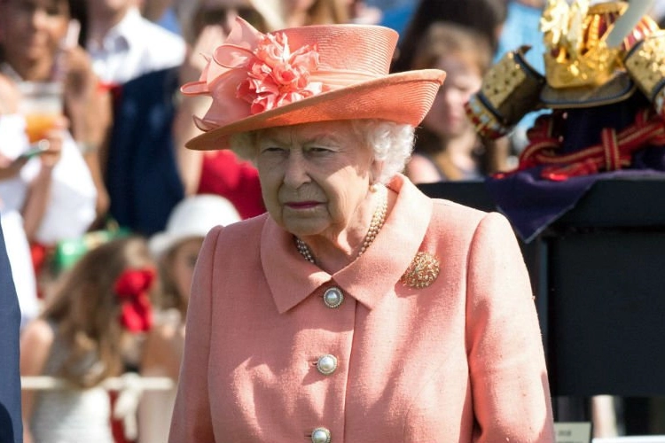 Queen Elizabeth beleeft zeer gênant moment: “In 30 jaar nog nooit meegemaakt, dit is echt niet oké”