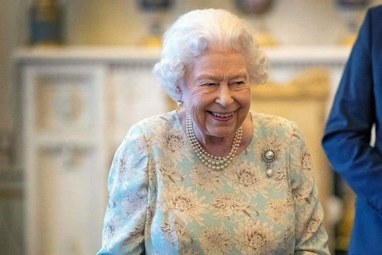 Hele andere kant van Queen Elizabeth onthuld: Dit is er aan de hand