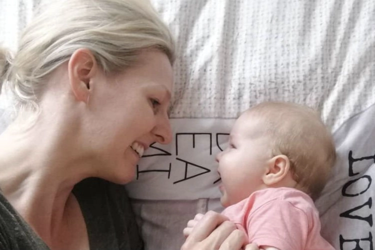 Veerle Van den Eynde deelt superschattige foto’s van dochtertje Liv: “Gedaan met het baby zijn”