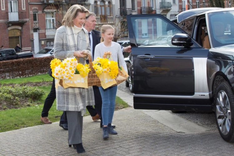 Koningin Mathilde stelt samen met haar kinderen een hartverwarmend gebaar in volle coronacrisis