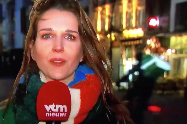 VIDEO: Journaliste van VTM-Nieuws lastiggevallen door man die dit bij haar doet in tijden van Corona