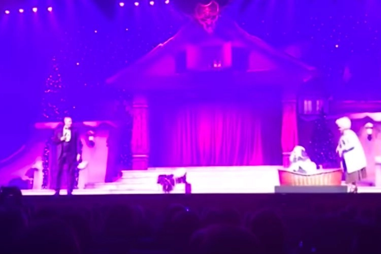 Het loopt mis met de burgemeester in de kerstshow van Samson en Gert: Bekijk hier de beelden