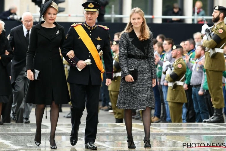Prinses Elisabeth verschijnt opnieuw in het openbaar, voor koning Albert en koningin Paola gaat het moeizaam