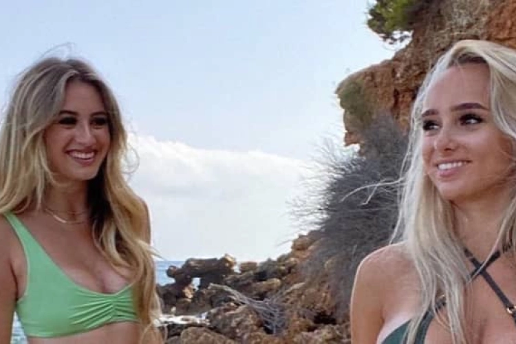 Amy Sonck doet temperatuur stijgen en poseert samen met vriendin in bikini