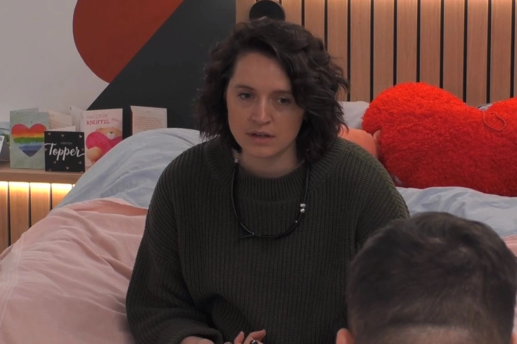Naomi Timmerman uit 'Big Brother' houdt het niet droog na wat ze hoort van Nick Kraft