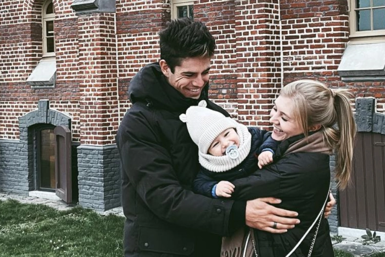 Sarah De Bie deelt hartverwarmende foto van zoontje Georges 'met' papa Wout van Aert