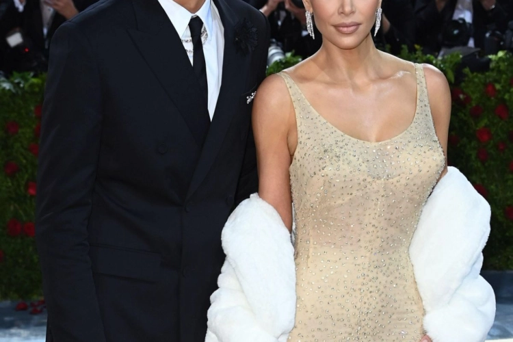 Kim Kardashian deelt intiem filmpje met vriend Pete: Fans doen opvallende ontdekking