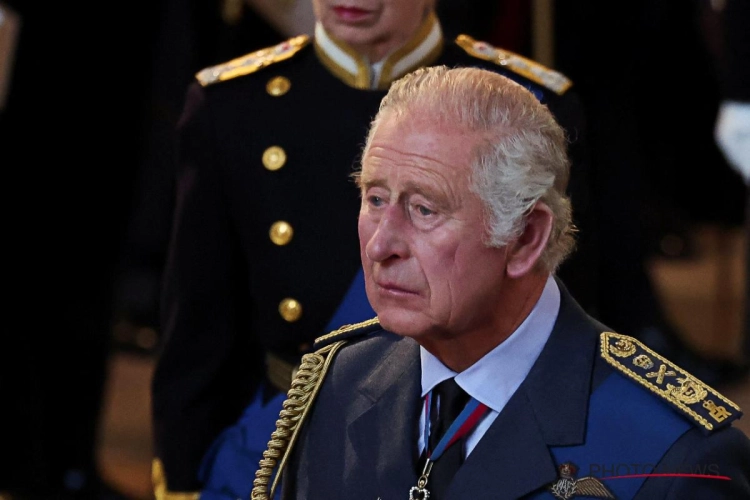 “Koning Charles heeft geen makkelijke beslissing genomen over Harry en Meghan"