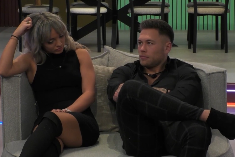 Chelsea uit 'Big Brother' in shock na wat ze hoort over Danny: "Heeft hij dat écht hardop gezegd?"