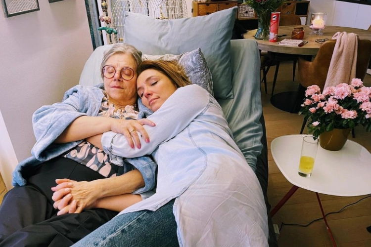 Evi Hanssen beleeft pakkend moment met mama Arlette voor overlijden: "Schoonste cadeau van mijn leven"