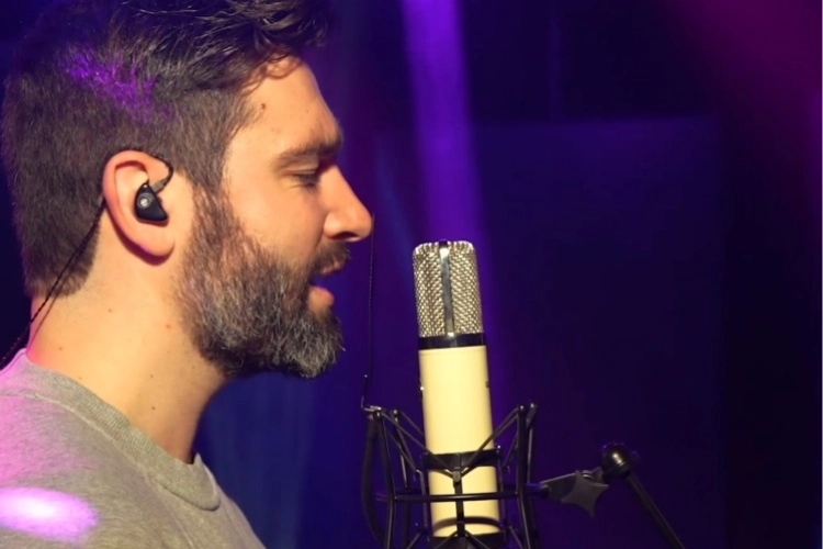 Metejoor scoort met nieuwe single, maar stelt fans live teleur: En daar is een reden voor