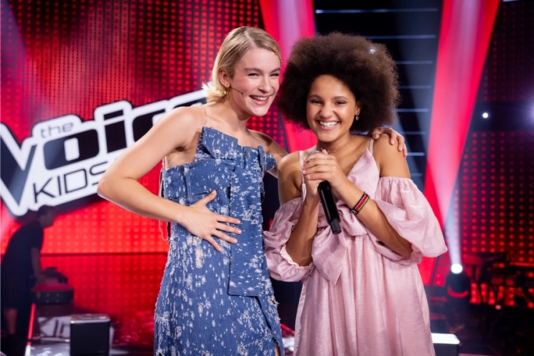 Pommelien Thijs zorgt voor verrassende wending met ‘The Voice Kids - winnares Sikhudani