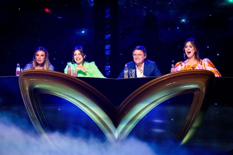 Kijkers van 'The Masked Singer' uiten kritiek op jury: "Begint op te vallen"